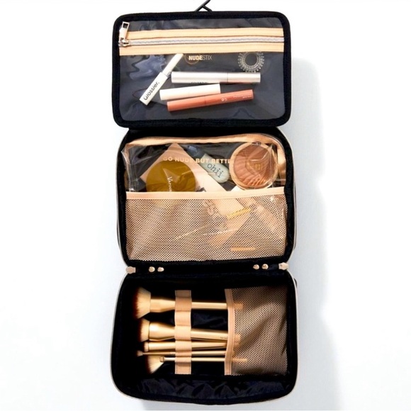 NUDESTIX Handbags - NUDESTIX Hanging Cosmetics Case/Toiletries Case